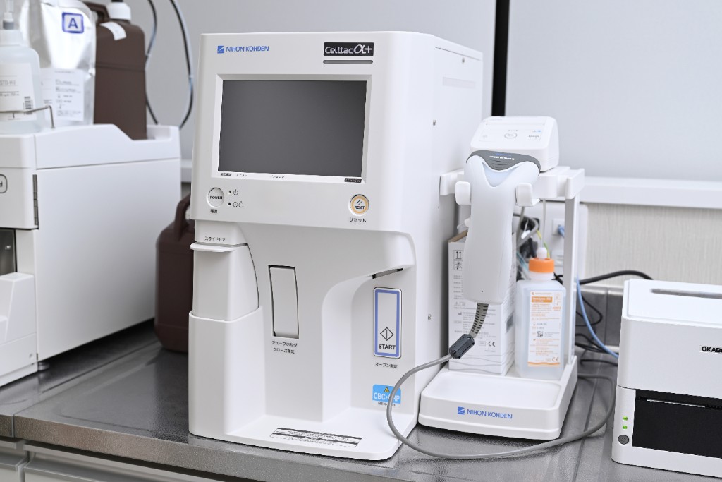 当日採血・迅速検査に使用する院内の血液検査機器